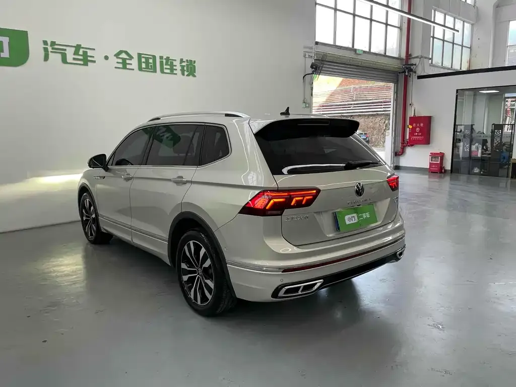 Volkswagen Tiguan L — фото 6