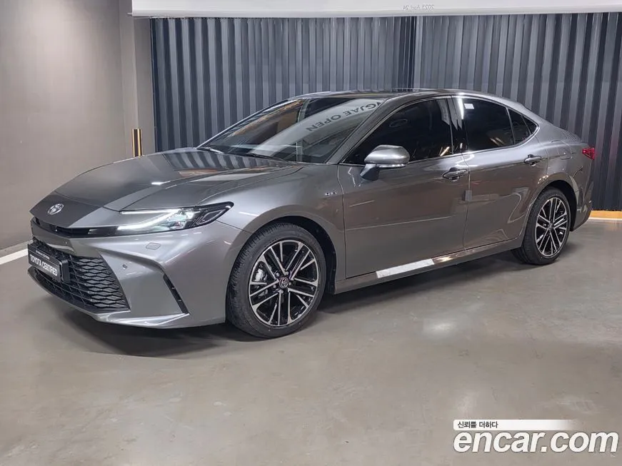 Toyota Camry — фото 1