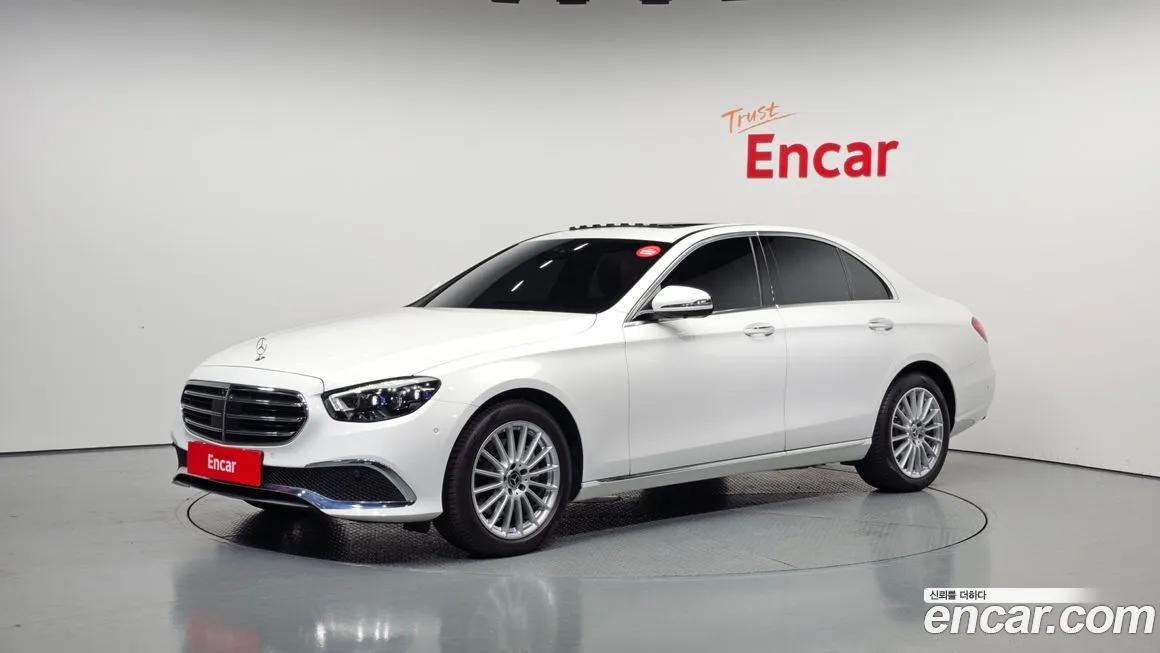 Mercedes-Benz E-Class — фото 1