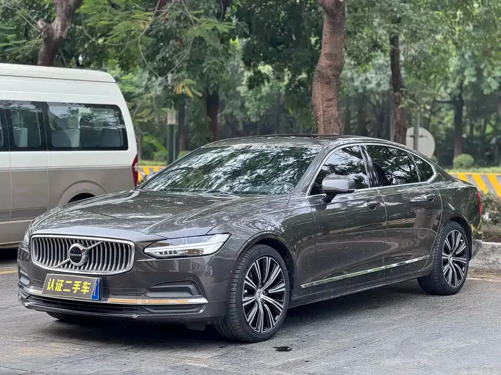 Volvo S90 — фото 1