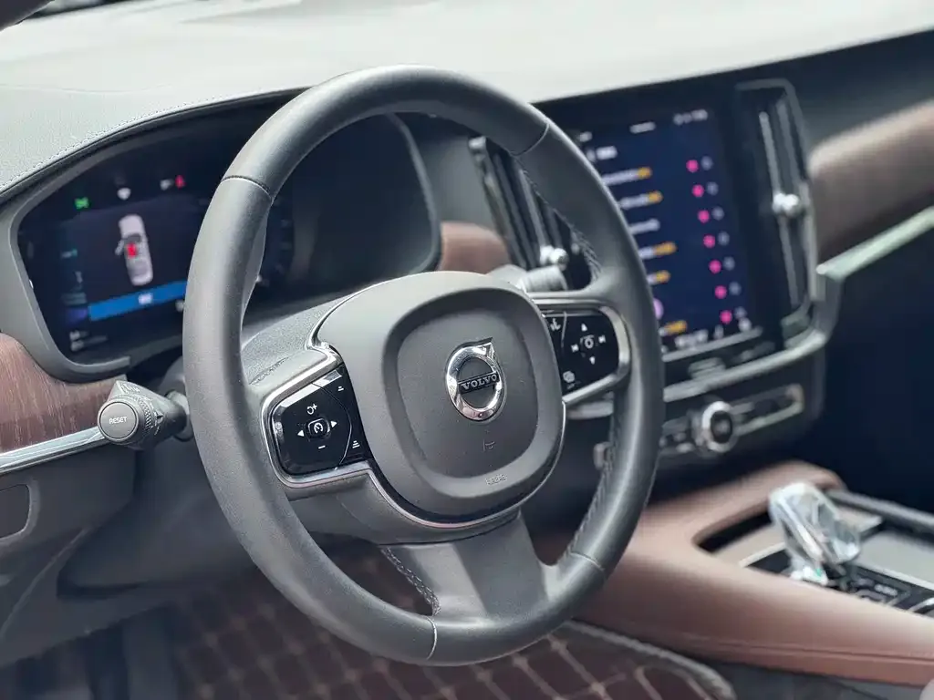 Volvo S90 — фото 4