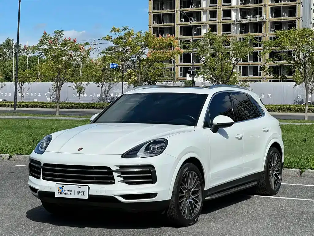 Porsche Cayenne — фото 1