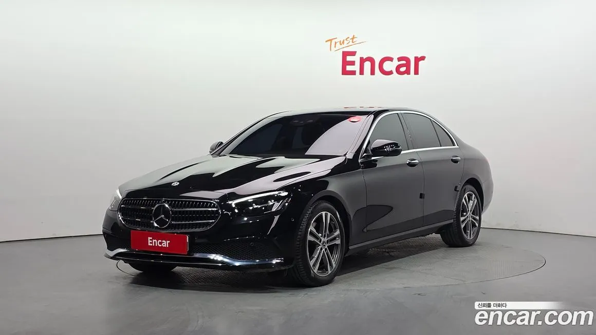 Mercedes-Benz E-Class — фото 1