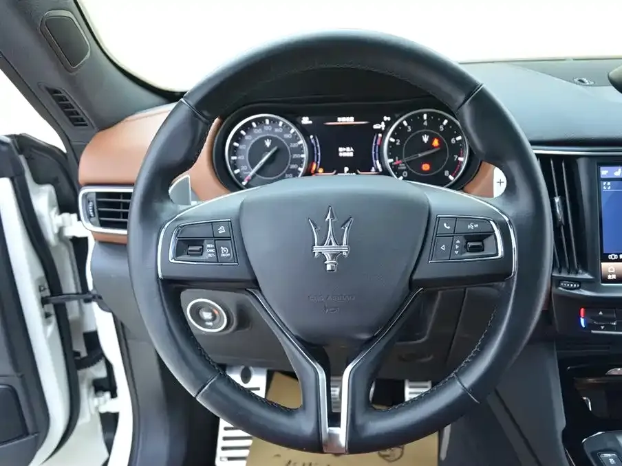 Maserati Levante — фото 9