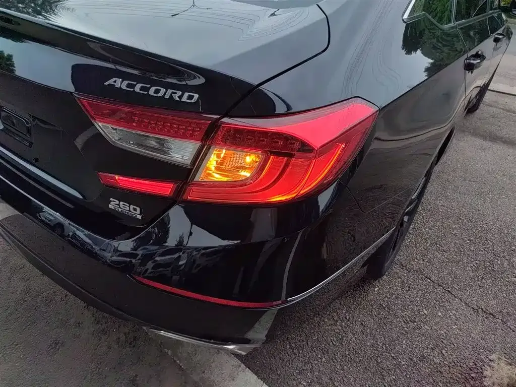 Honda Accord — фото 8