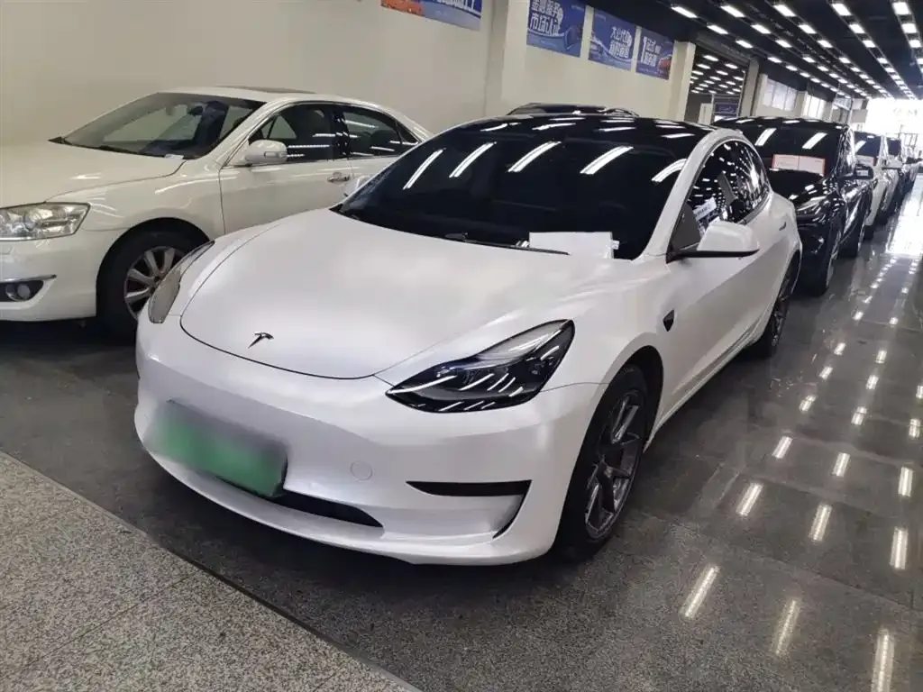 Tesla Model 3 — фото 1