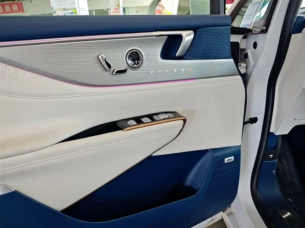 Buick GL8 Hybrid — фото 10