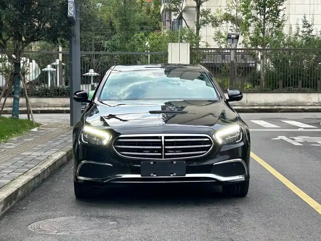 Mercedes-Benz E-Class — фото 2