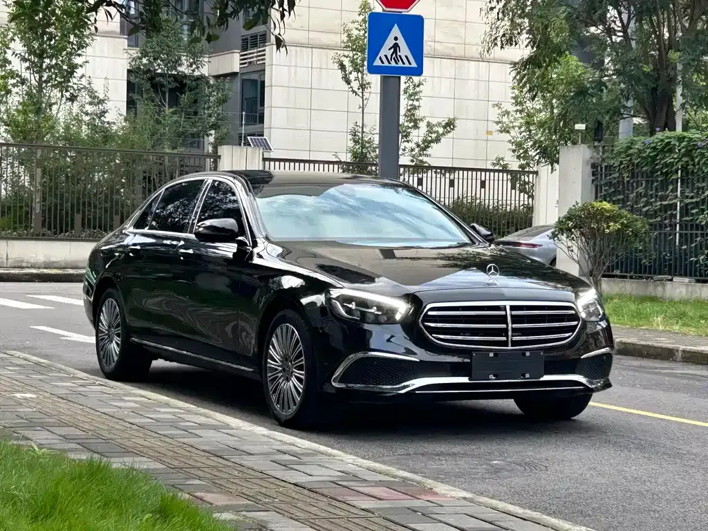 Mercedes-Benz E-Class — фото 3