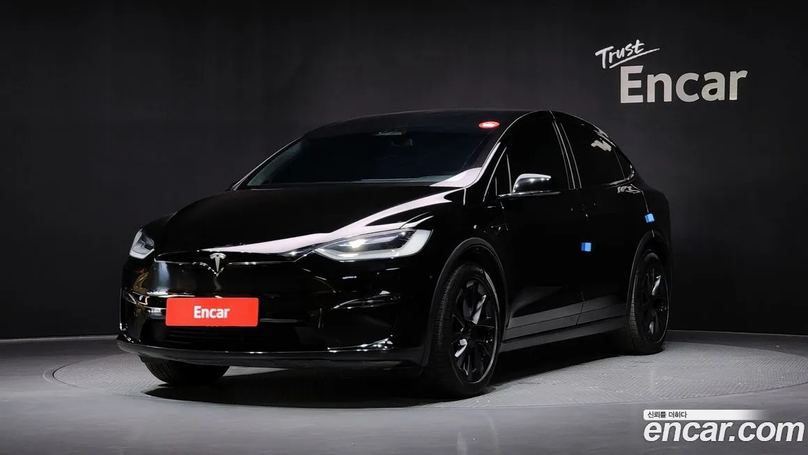 Tesla Model X — фото 1
