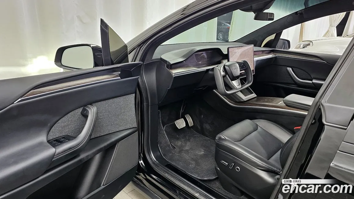 Tesla Model X — фото 10