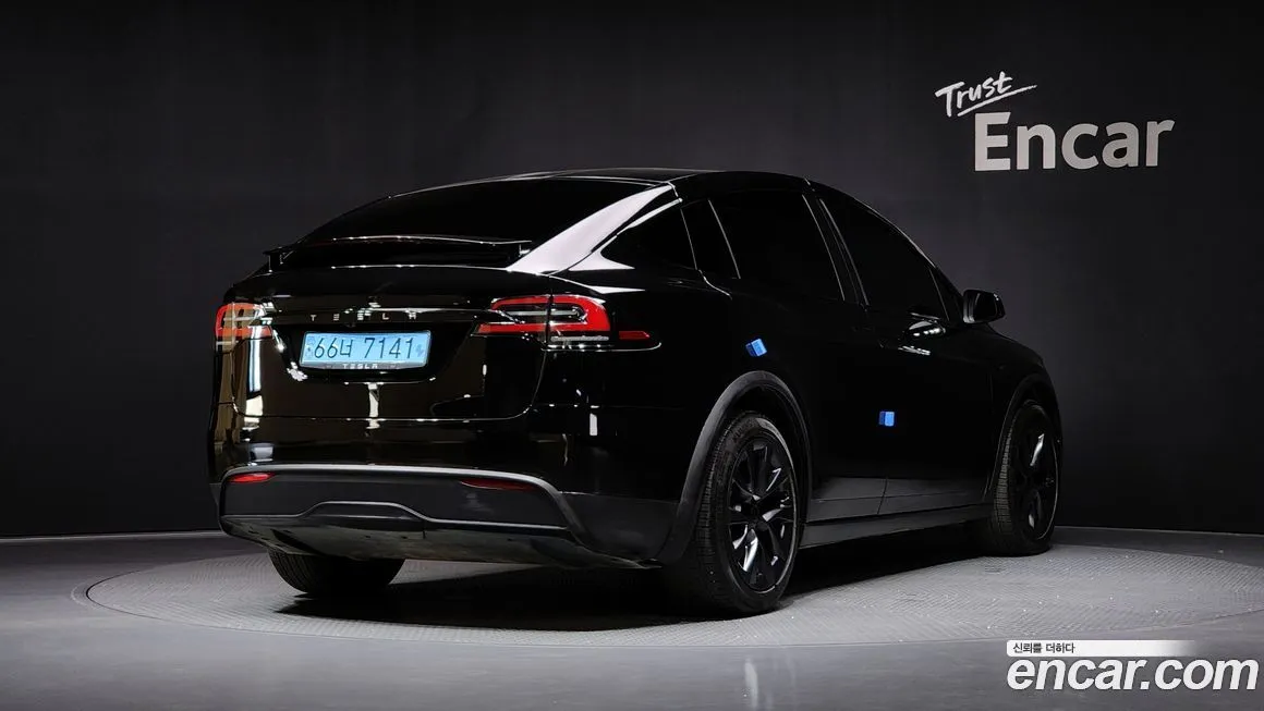 Tesla Model X — фото 2