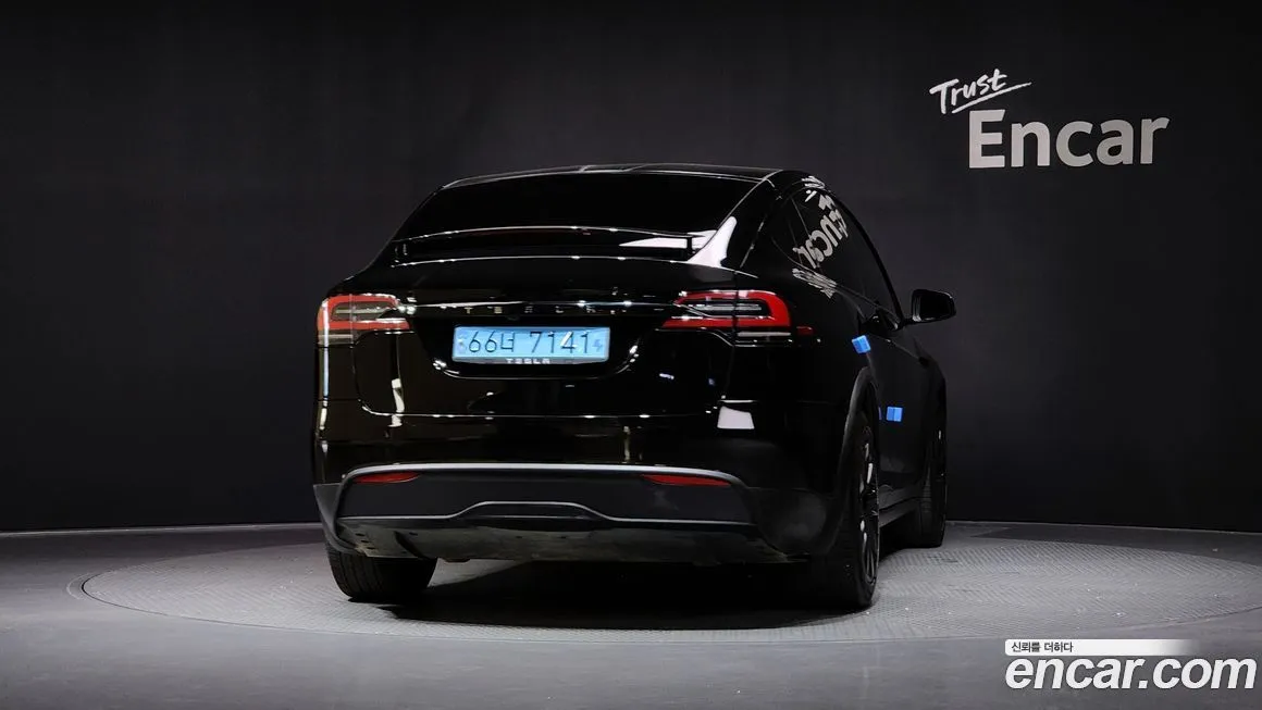 Tesla Model X — фото 4