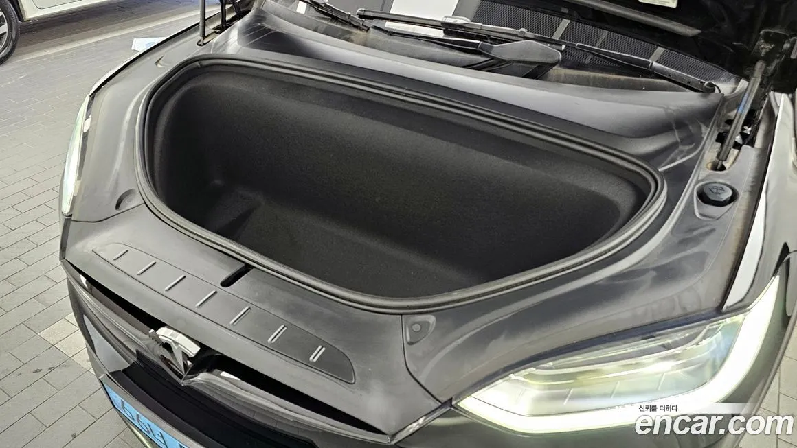 Tesla Model X — фото 6