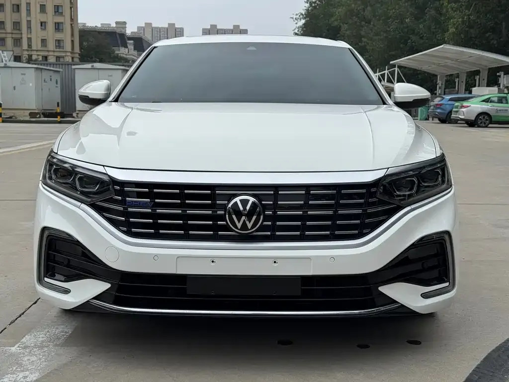 Volkswagen Passat New Energy — фото 2