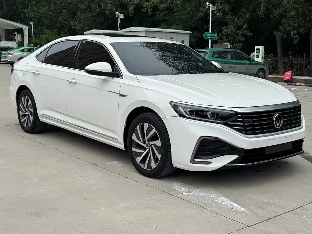 Volkswagen Passat New Energy — фото 3