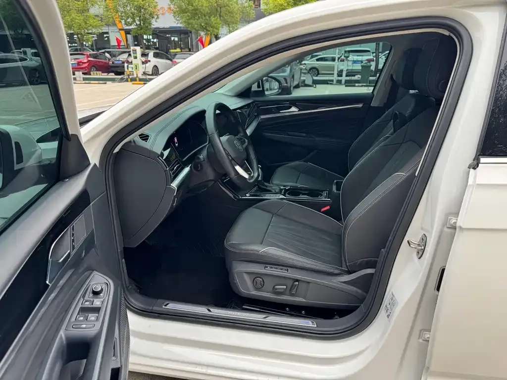Volkswagen Passat New Energy — фото 4