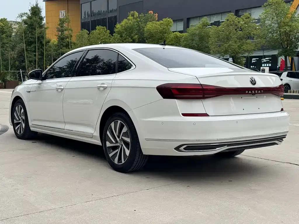 Volkswagen Passat New Energy — фото 7