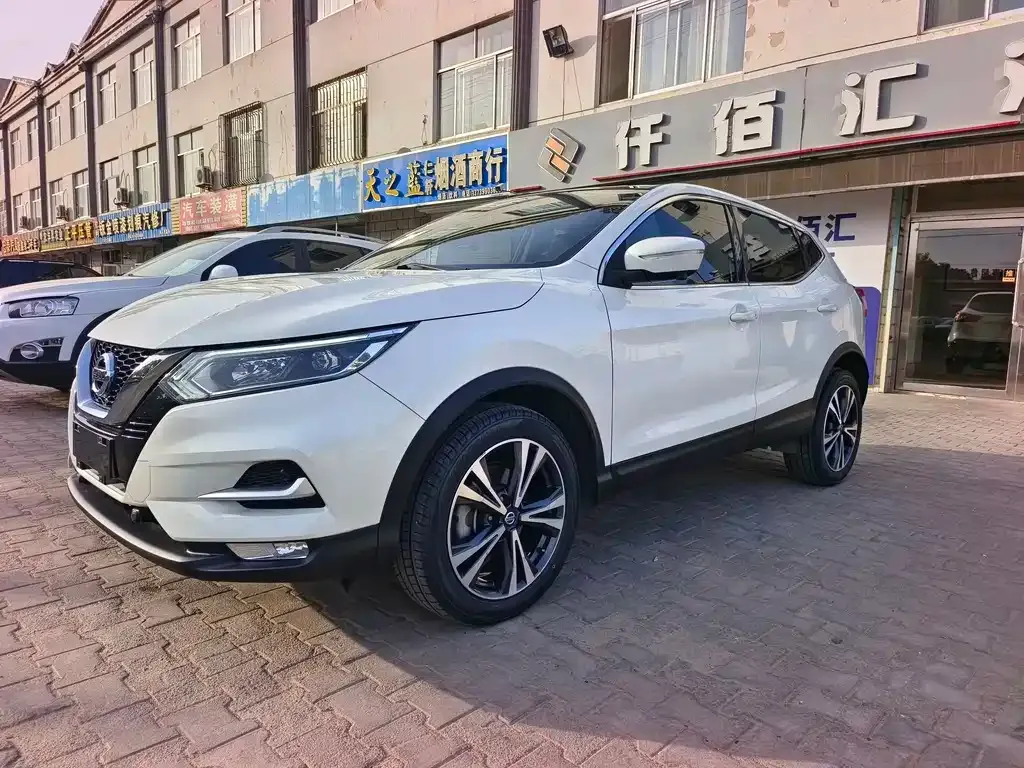 Nissan Qashqai — фото 1
