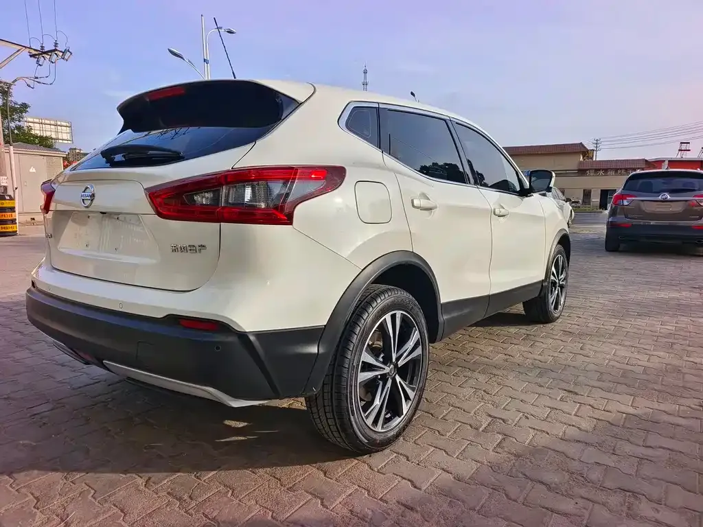 Nissan Qashqai — фото 6