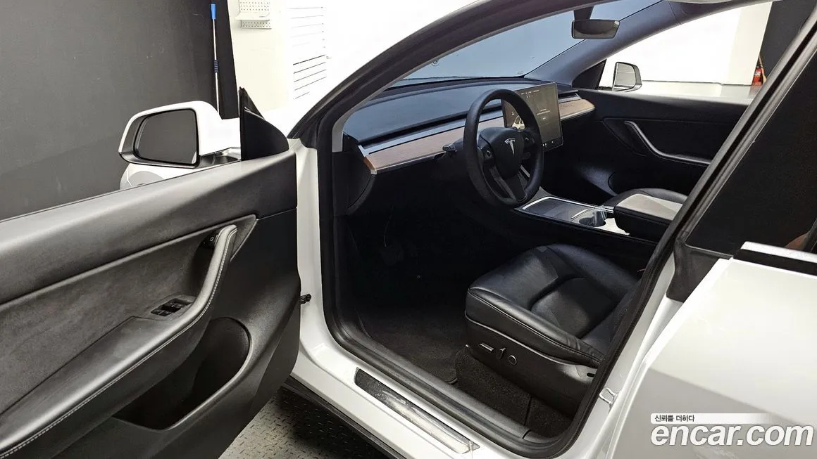 Tesla Model Y — фото 10