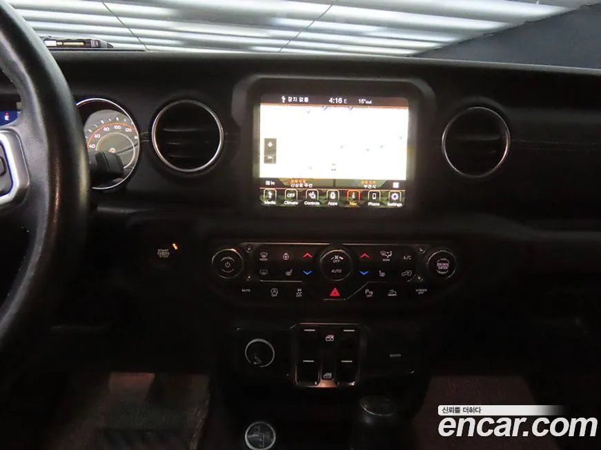 Jeep Wrangler — фото 10