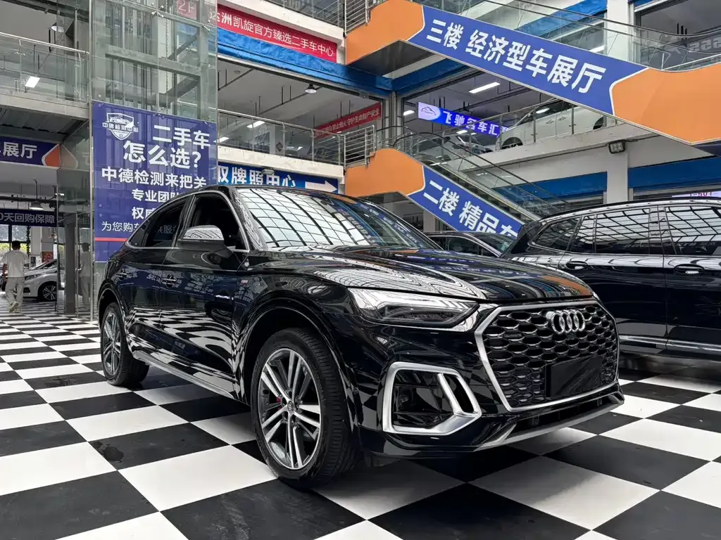 Audi Q5L Sportback — фото 3