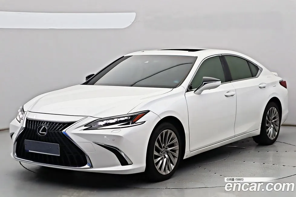 Lexus ES — фото 1
