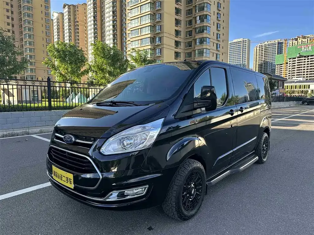 Ford Tourneo — фото 1