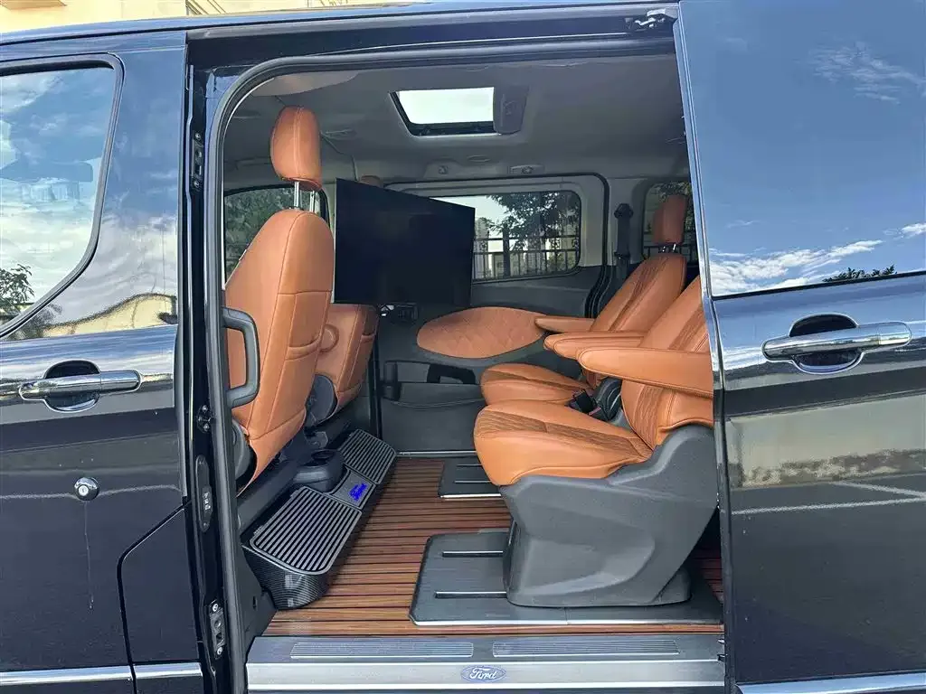 Ford Tourneo — фото 10