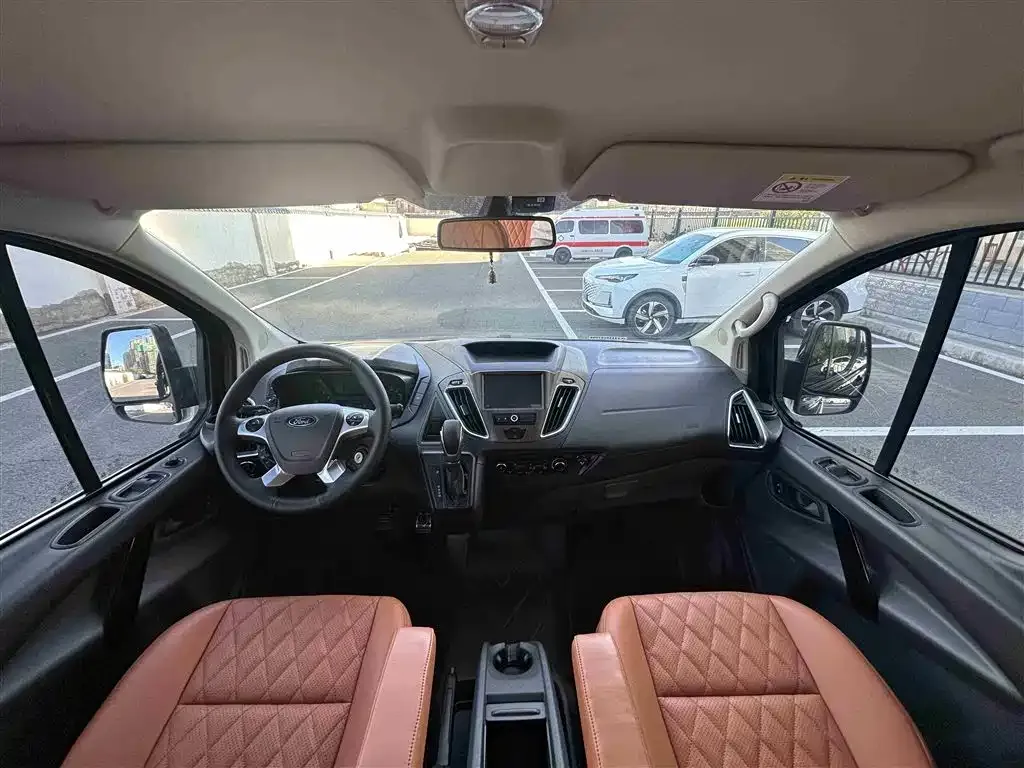 Ford Tourneo — фото 6