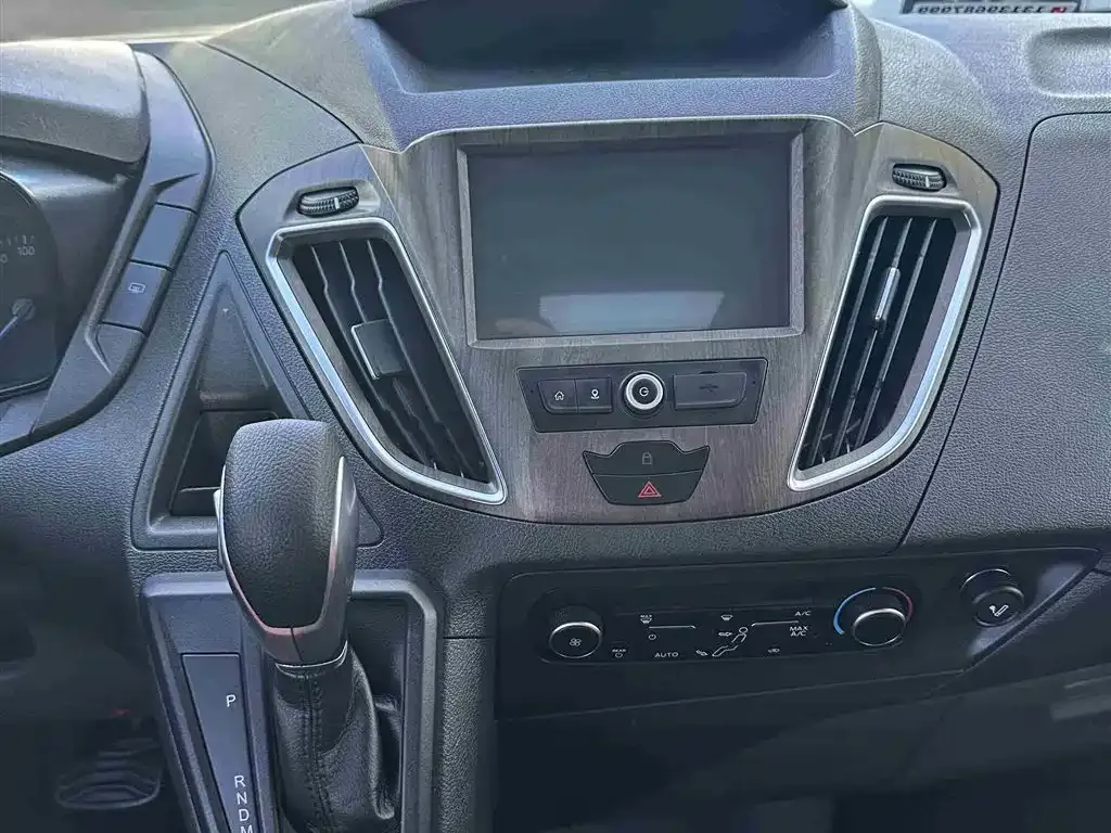 Ford Tourneo — фото 7