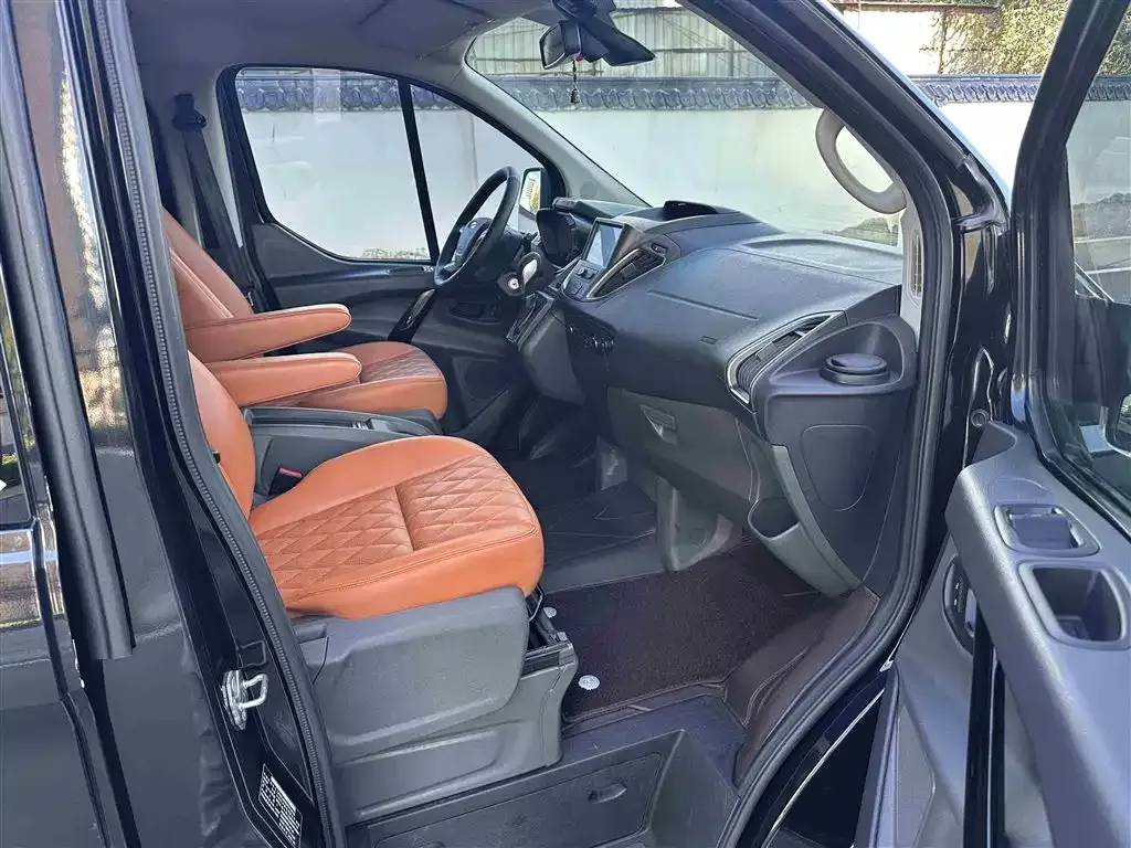 Ford Tourneo — фото 9