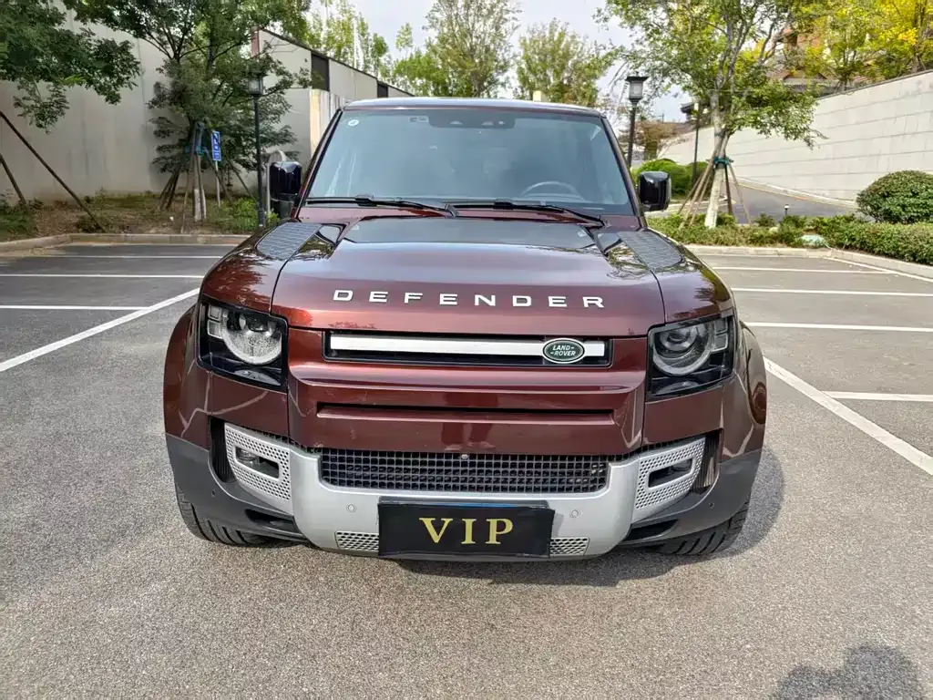 Land Rover Defender — фото 1