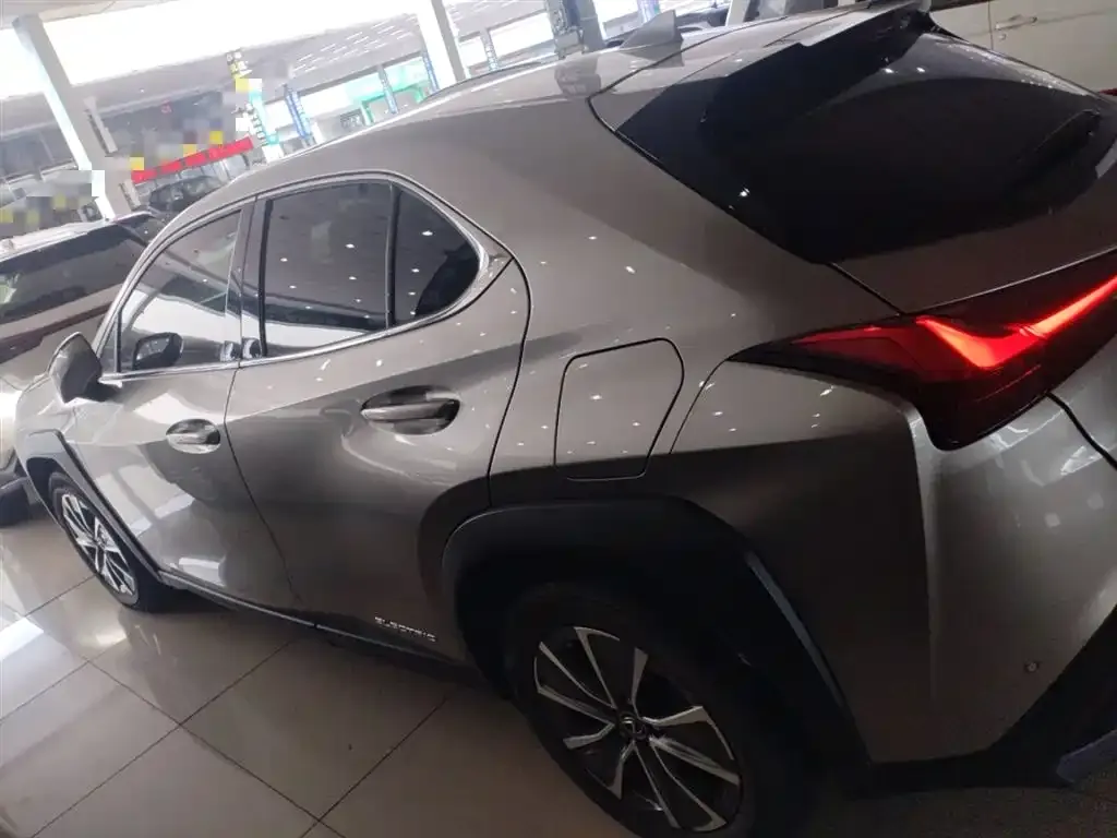 Lexus UX New Energy — фото 5
