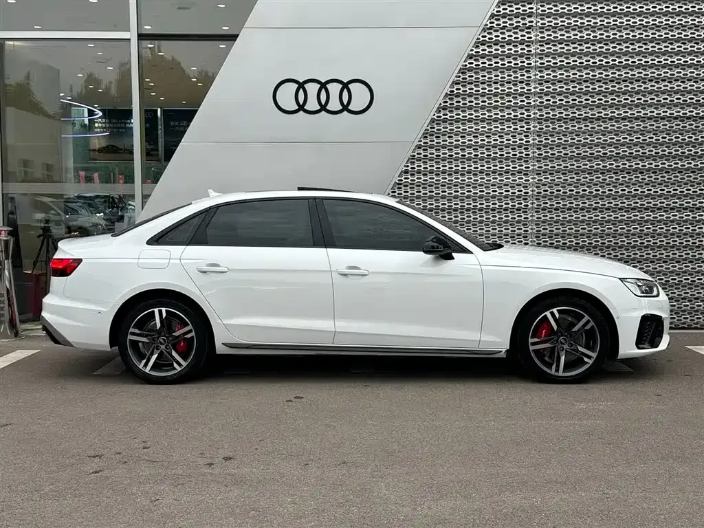 Audi A4L — фото 3