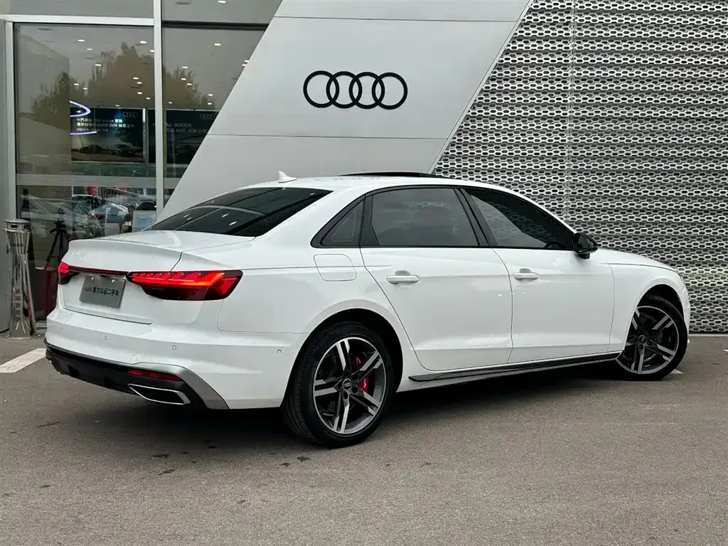 Audi A4L — фото 5
