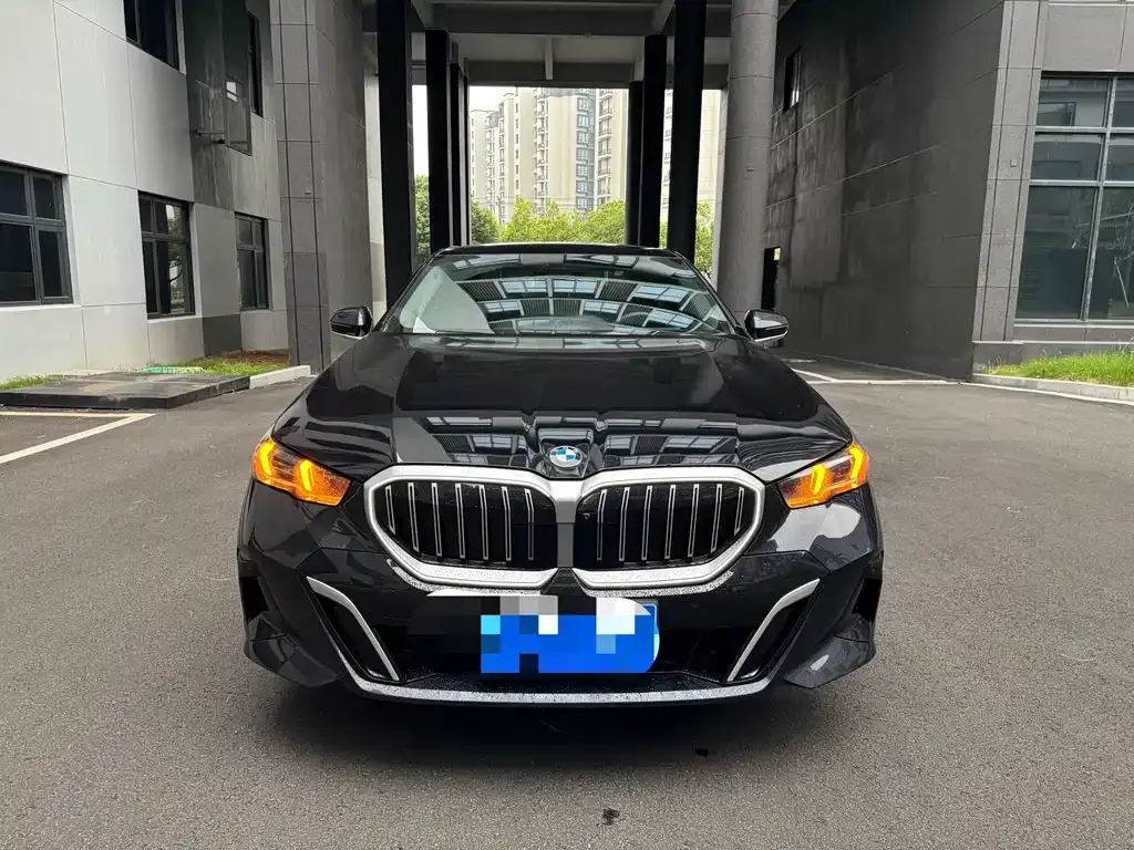 BMW 5 Series — фото 2