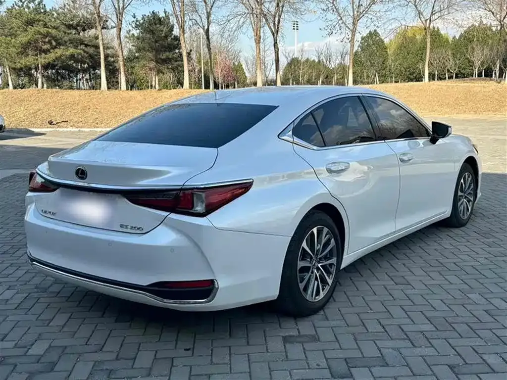 Lexus ES — фото 10