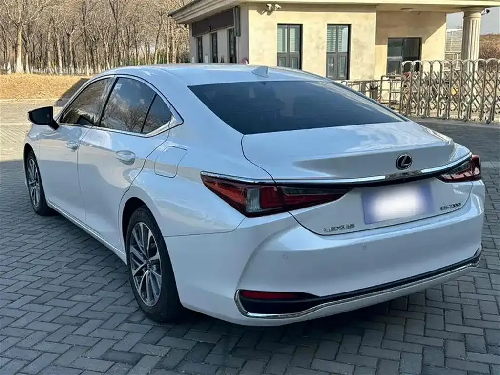 Lexus ES — фото 8