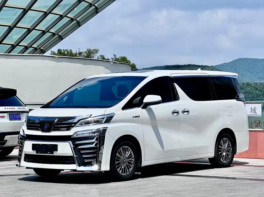 Toyota Vellfire — фото 1