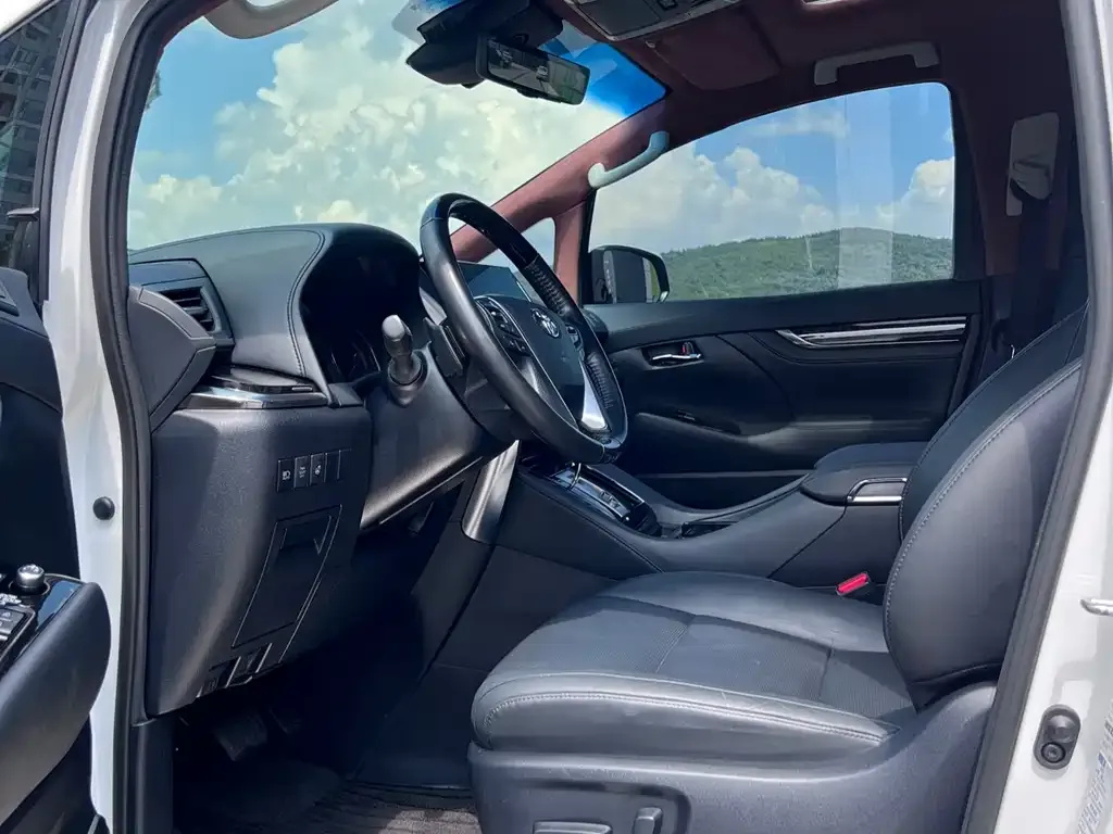 Toyota Vellfire — фото 4