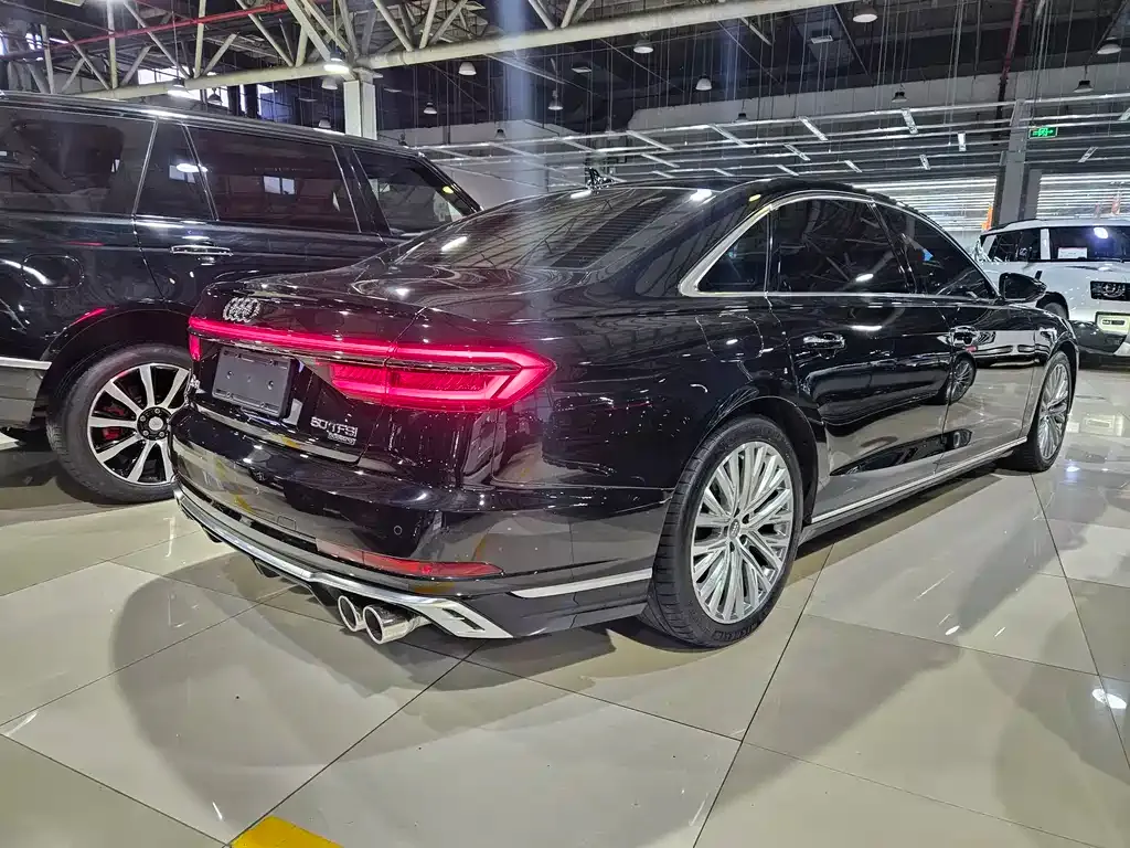Audi A8 — фото 4