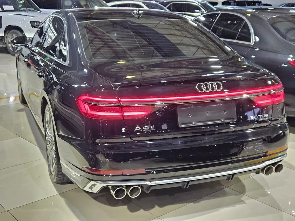 Audi A8 — фото 5