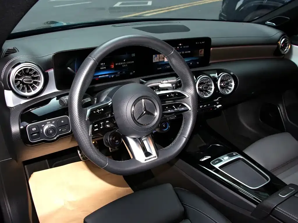 Mercedes-Benz CLA AMG — фото 4
