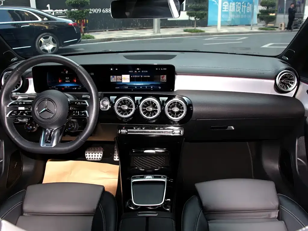 Mercedes-Benz CLA AMG — фото 6