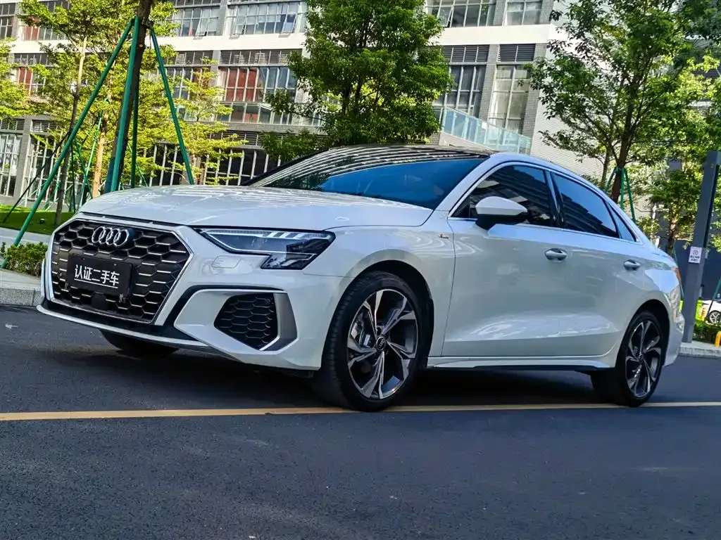 Audi A3 — фото 1