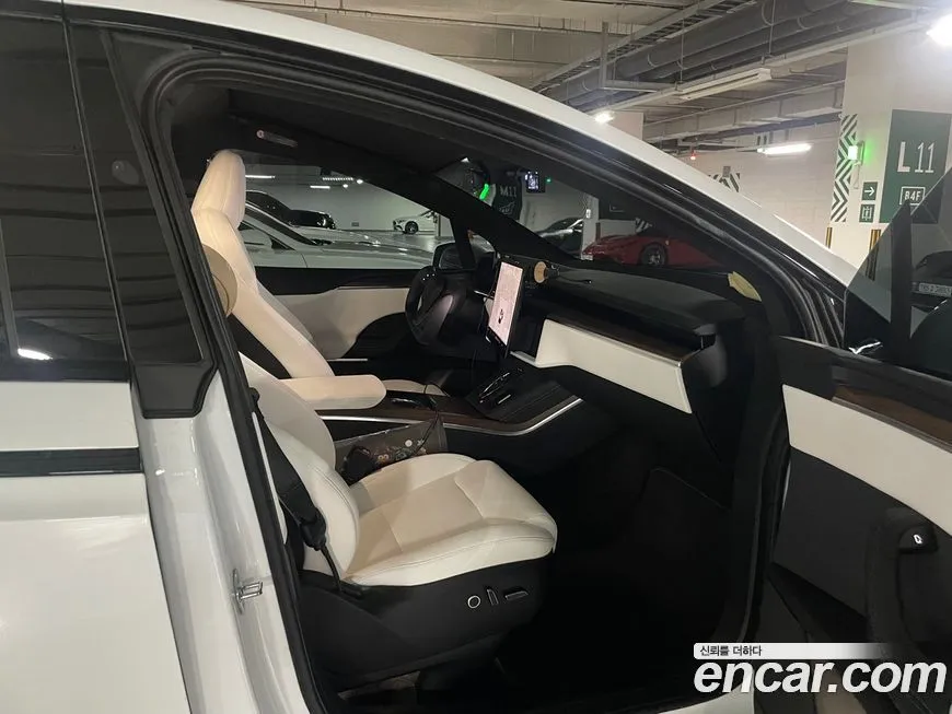 Tesla Model X — фото 6