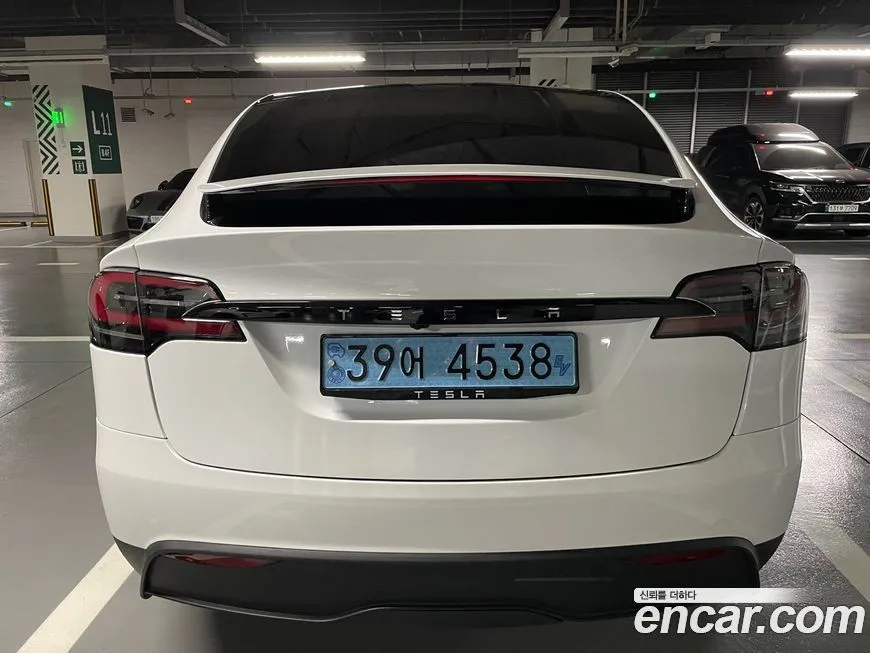 Tesla Model X — фото 7