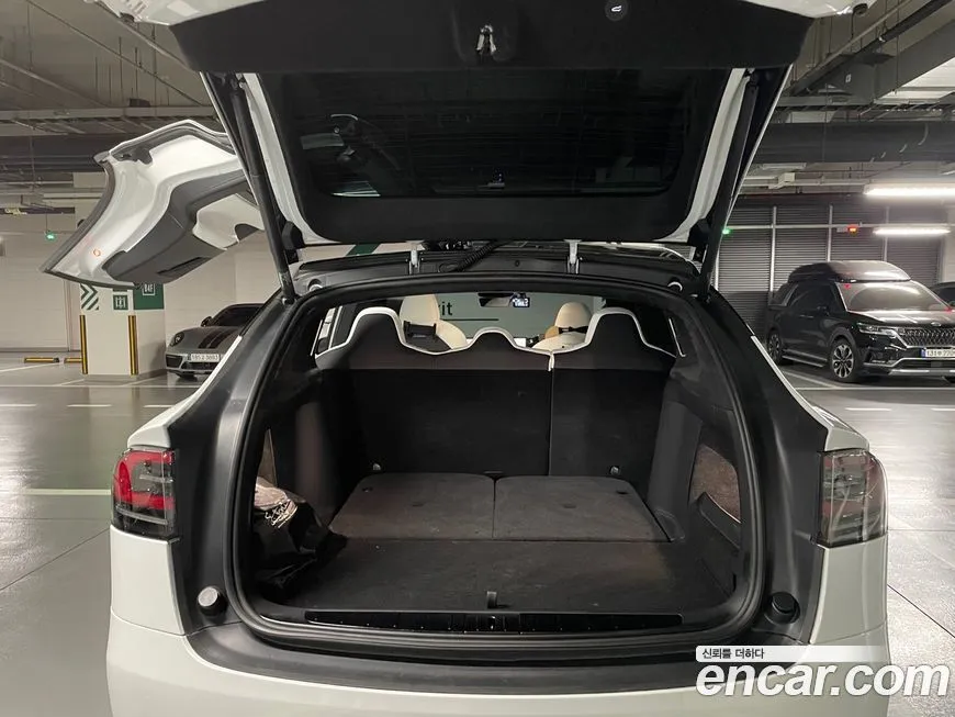 Tesla Model X — фото 8